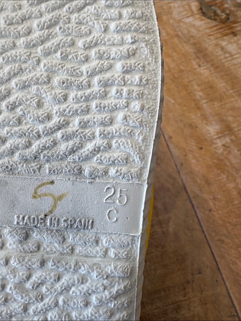 Like new Cienta Yellow Canvas Mary Jane Shoes size 25 - Picture 8 of 8